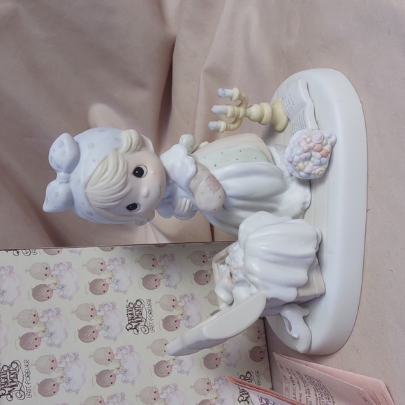Precious Moments Vintage Precious Memories 1983 - Picture 2 of 6